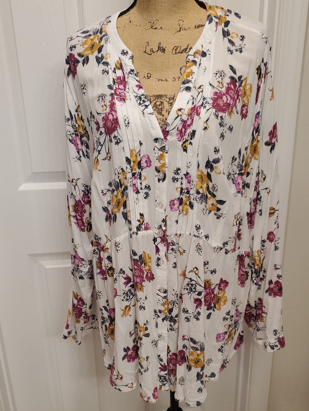 torrid White Floral Pintuck Button-Front Tunic with Pink & Mustard Blooms